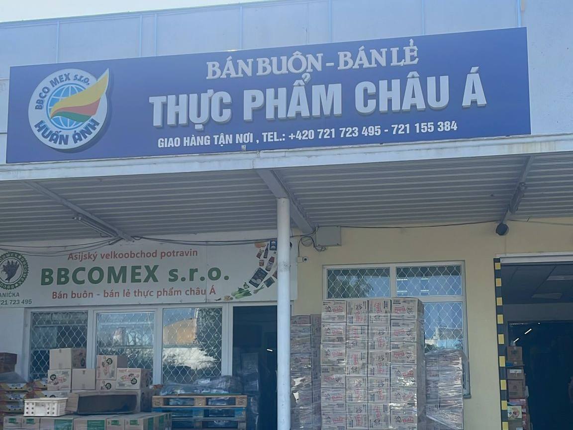 Vchod do skladu FAM food, areál SAPA, objekt č. 7 a 8